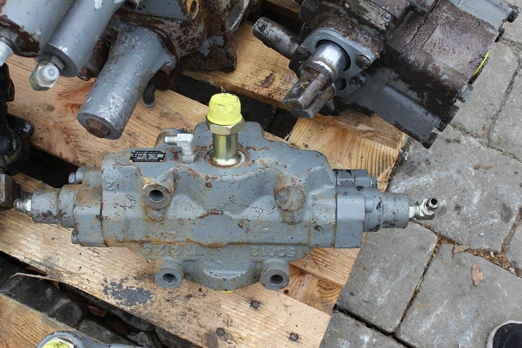 Hitachi ZW 310 - Гідравлічний клапан в категорії Будівельна техніка: фото 2 Hitachi ZW 310 - Гідравлічний клапан в категорії Будівельна техніка: фото 2