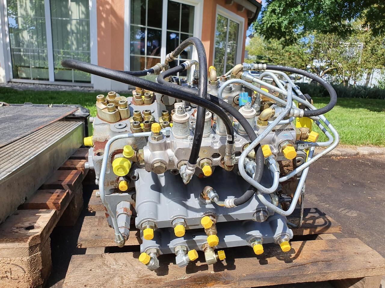 Hitachi ZX 210 LC N 3 - Гідравлічний клапан в категорії Будівельна техніка: фото 1 Hitachi ZX 210 LC N 3 - Гідравлічний клапан в категорії Будівельна техніка: фото 1