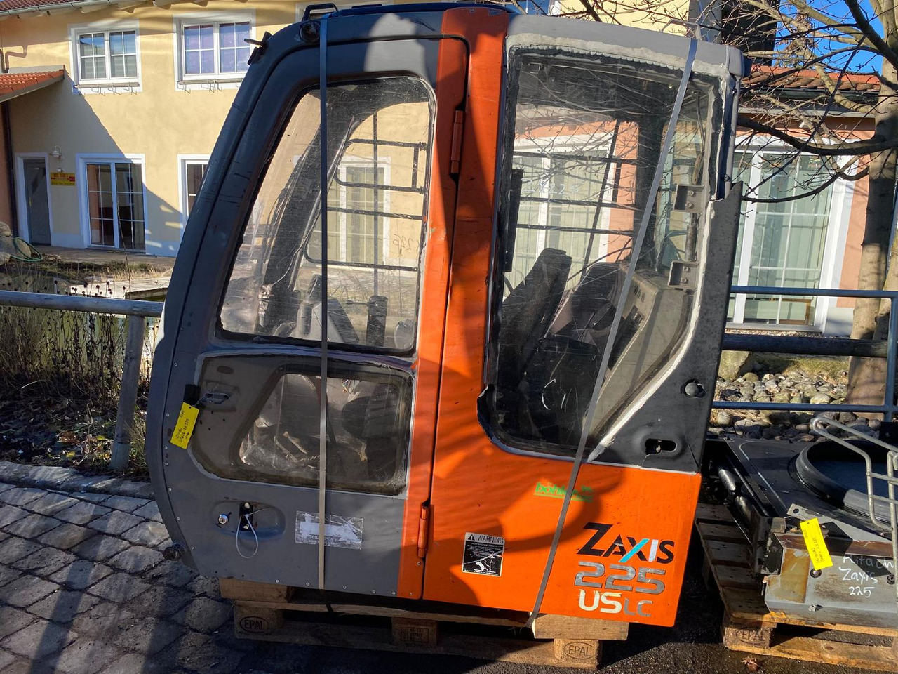 Hitachi ZX 225 - Кабіна в категорії Будівельна техніка: фото 1 Hitachi ZX 225 - Кабіна в категорії Будівельна техніка: фото 1