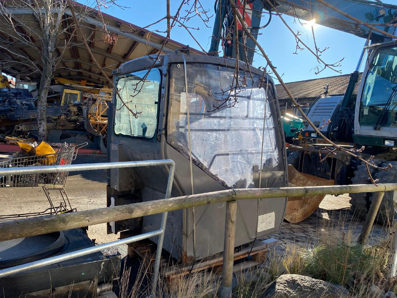 Hitachi ZX 225 - Кабіна в категорії Будівельна техніка: фото 2 Hitachi ZX 225 - Кабіна в категорії Будівельна техніка: фото 2