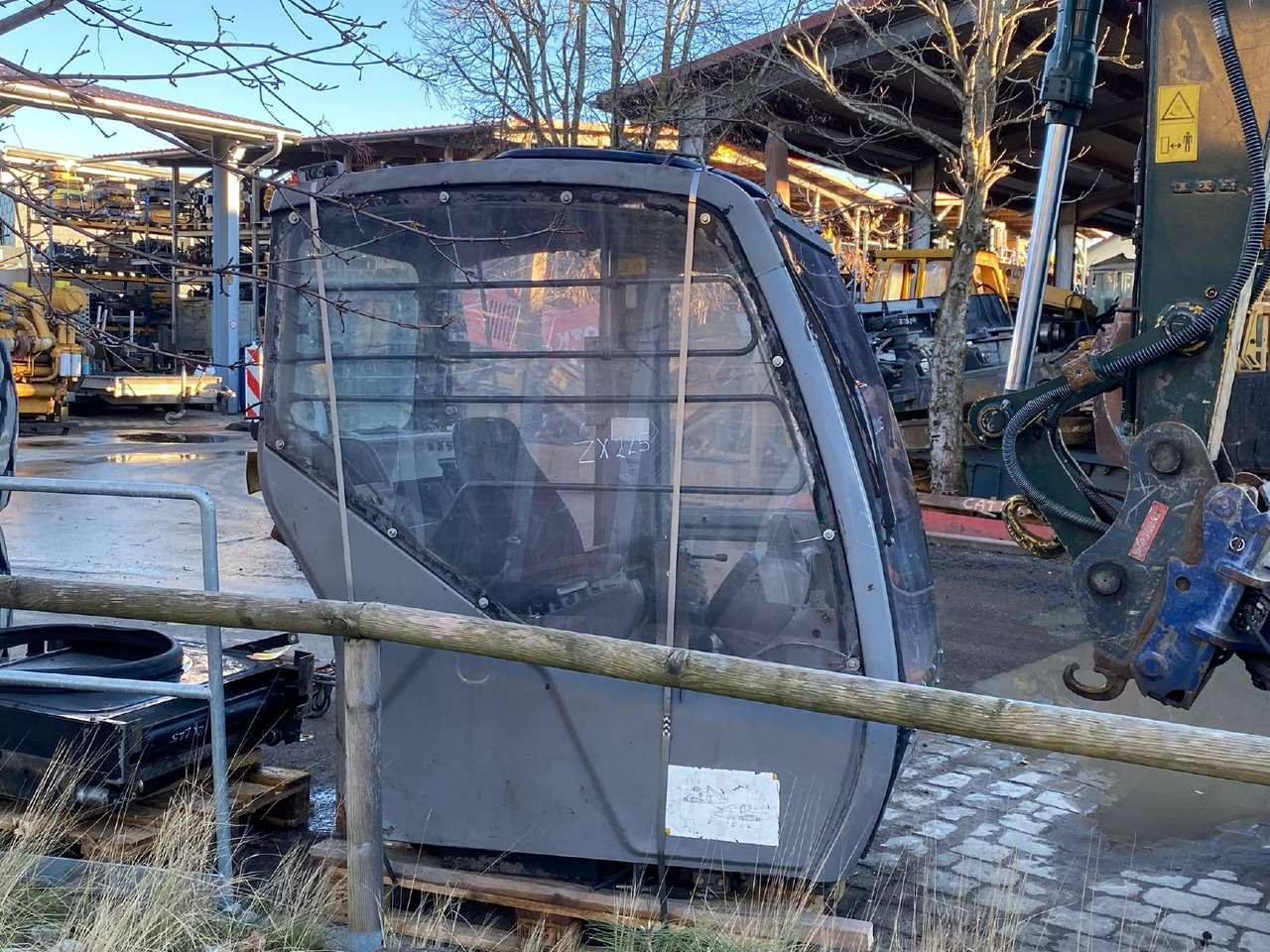 Hitachi ZX 225 - Кабіна в категорії Будівельна техніка: фото 5 Hitachi ZX 225 - Кабіна в категорії Будівельна техніка: фото 5