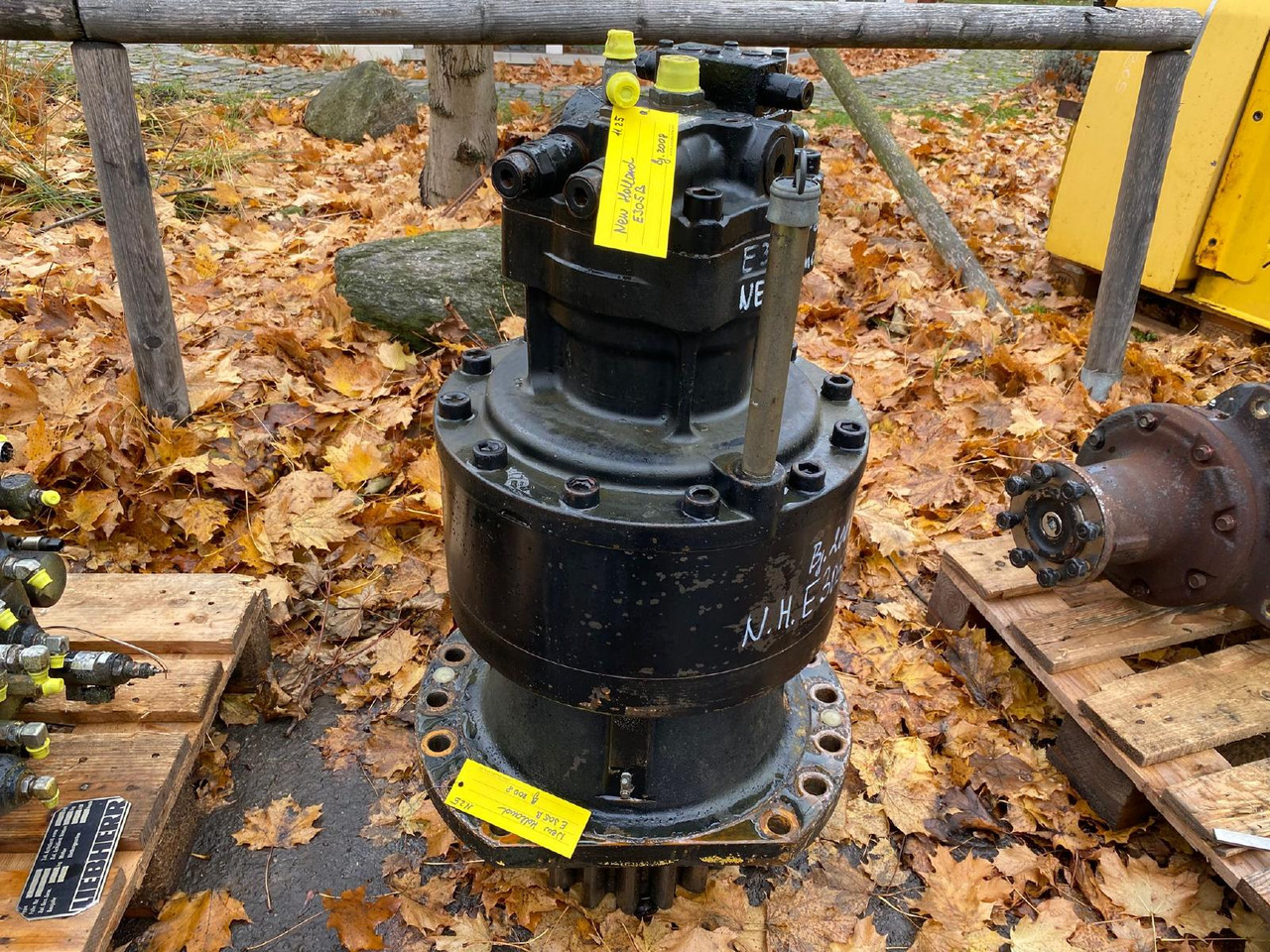 Holland E 305 - Поворотний редуктор в категорії Будівельна техніка: фото 2 Holland E 305 - Поворотний редуктор в категорії Будівельна техніка: фото 2