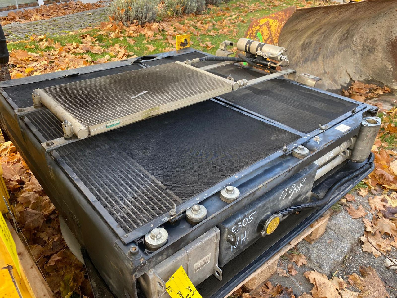 Holland E 305 - Система охолодження в категорії Будівельна техніка: фото 1 Holland E 305 - Система охолодження в категорії Будівельна техніка: фото 1