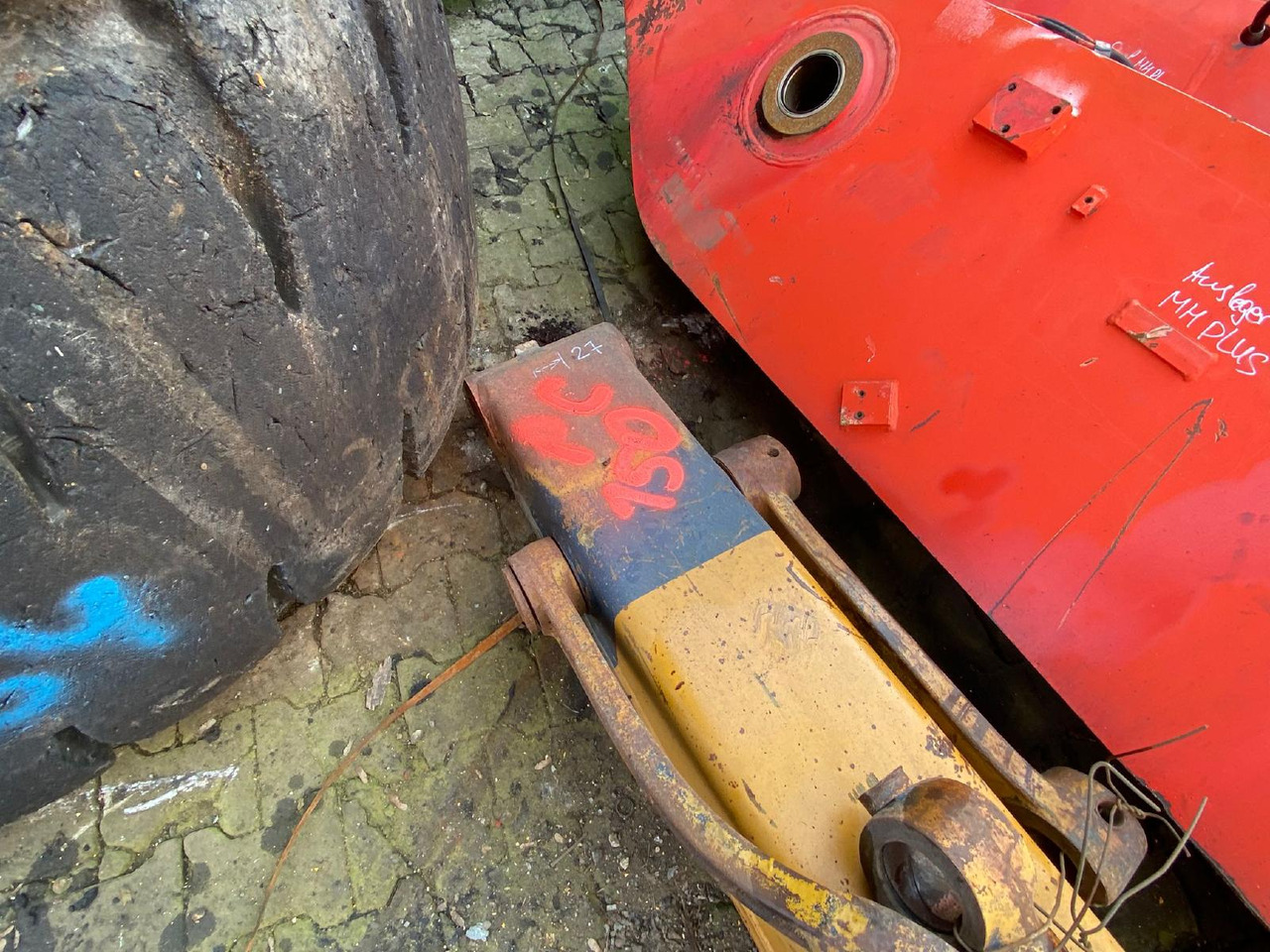 Komatsu PC 150 - Стріла: фото 5 Komatsu PC 150 - Стріла: фото 5