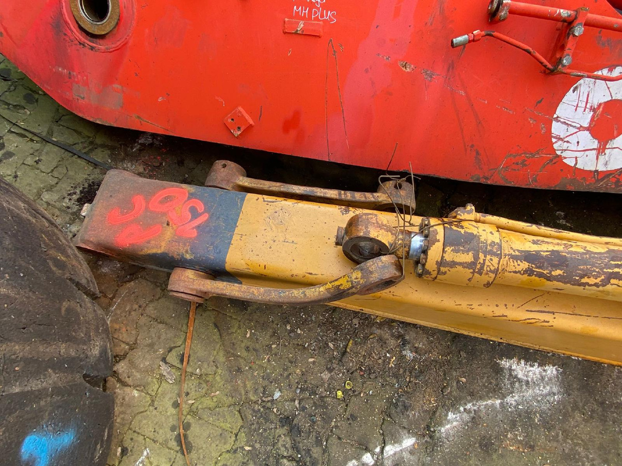 Komatsu PC 150 - Стріла: фото 4 Komatsu PC 150 - Стріла: фото 4