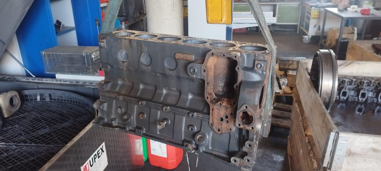 Komatsu SAA6D102E-2 - Двигун в категорії Будівельна техніка: фото 2 Komatsu SAA6D102E-2 - Двигун в категорії Будівельна техніка: фото 2