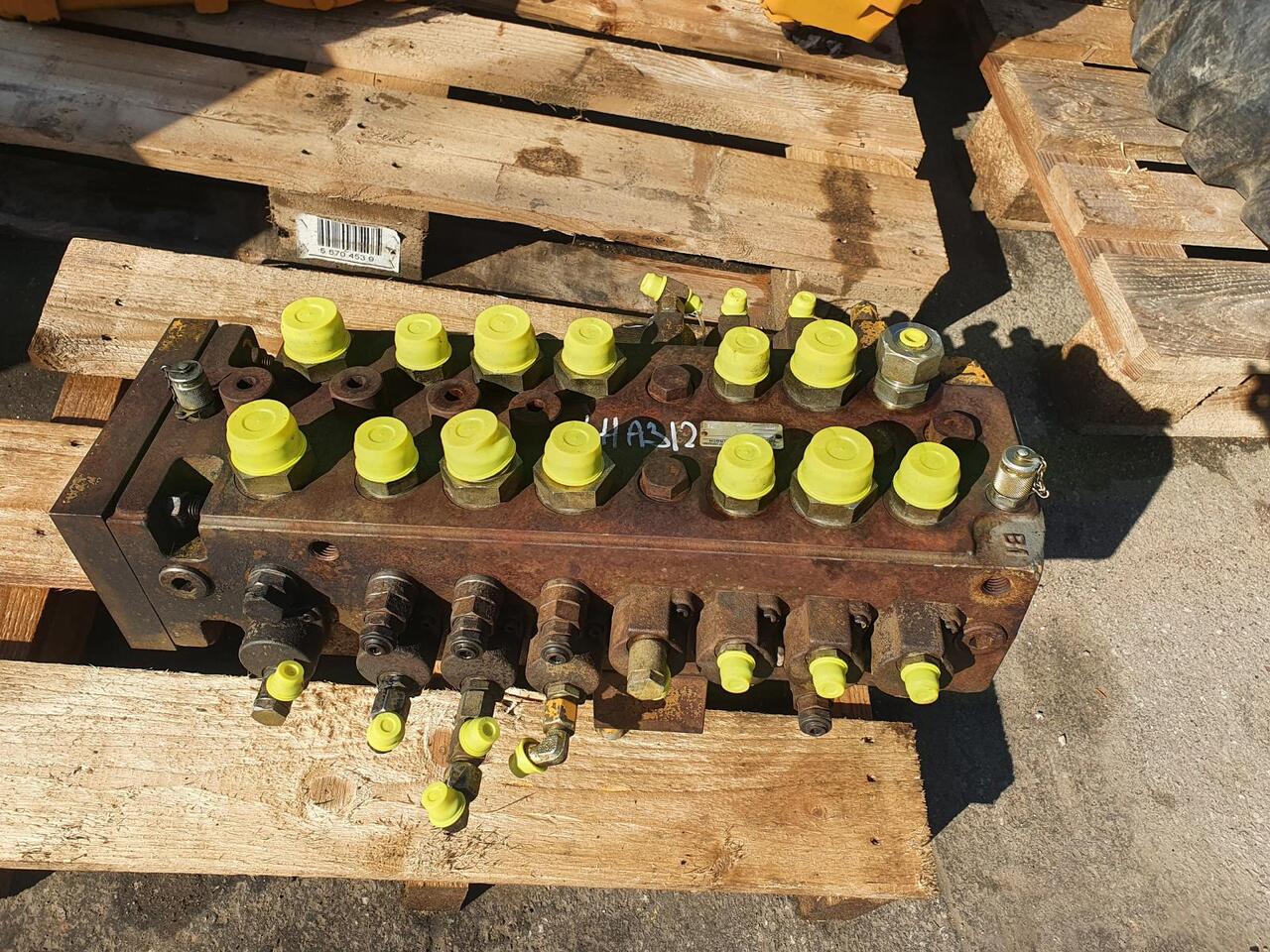 Liebherr A 312 - Гідравлічний клапан в категорії Будівельна техніка: фото 2 Liebherr A 312 - Гідравлічний клапан в категорії Будівельна техніка: фото 2