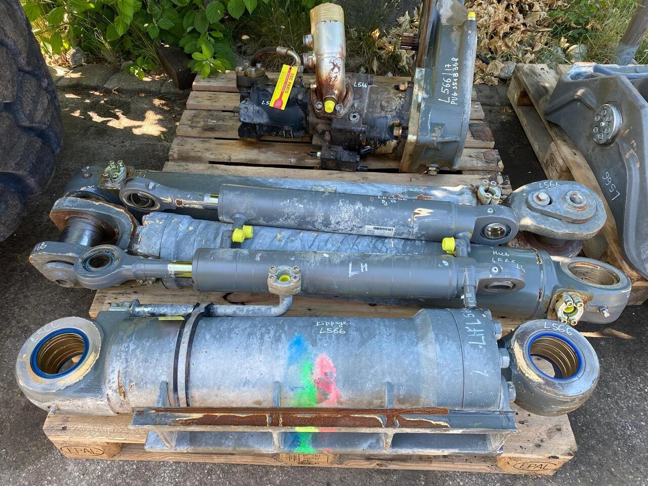 Liebherr L 566 - Гідроциліндр в категорії Будівельна техніка: фото 3 Liebherr L 566 - Гідроциліндр в категорії Будівельна техніка: фото 3