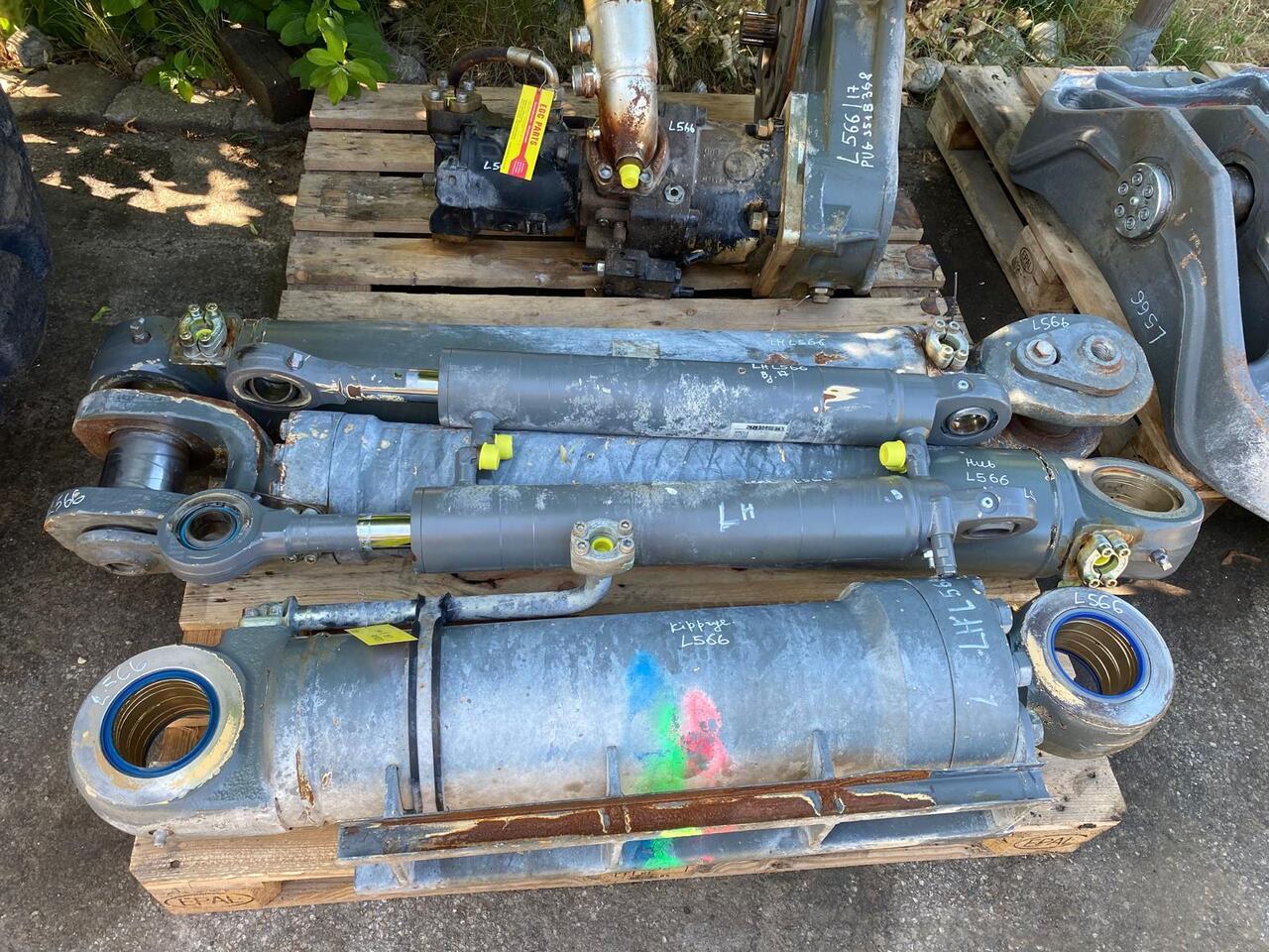 Liebherr L 566 - Гідроциліндр в категорії Будівельна техніка: фото 2 Liebherr L 566 - Гідроциліндр в категорії Будівельна техніка: фото 2