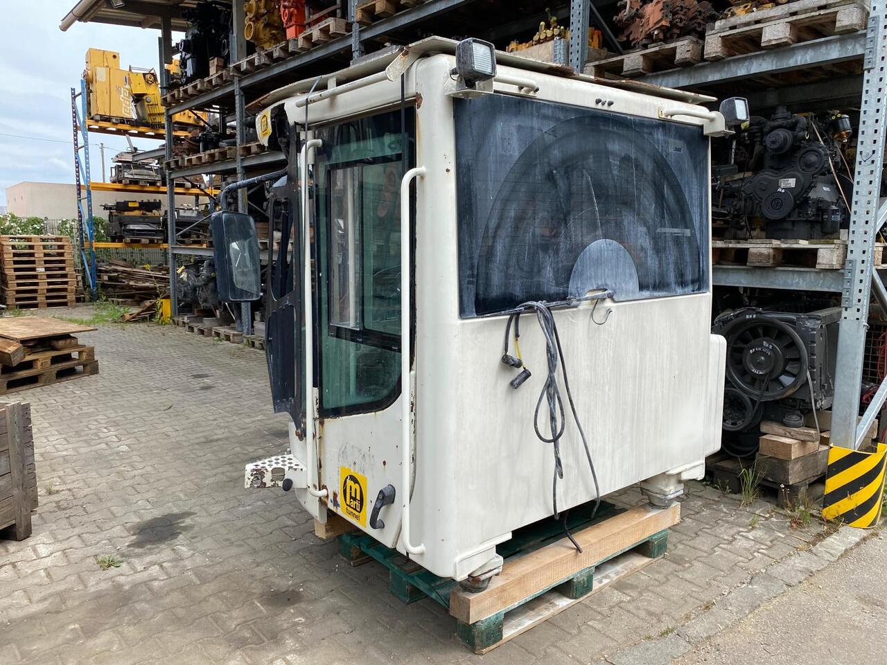 Liebherr L 566 - Кабіна в категорії Будівельна техніка: фото 5 Liebherr L 566 - Кабіна в категорії Будівельна техніка: фото 5