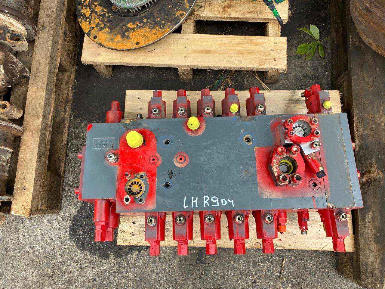 Liebherr R 904 - Гідравлічний клапан в категорії Будівельна техніка: фото 1 Liebherr R 904 - Гідравлічний клапан в категорії Будівельна техніка: фото 1