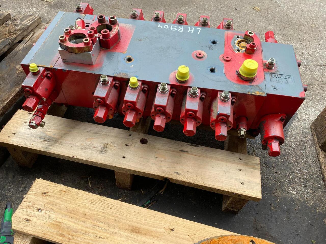 Liebherr R 904 - Гідравлічний клапан в категорії Будівельна техніка: фото 3 Liebherr R 904 - Гідравлічний клапан в категорії Будівельна техніка: фото 3