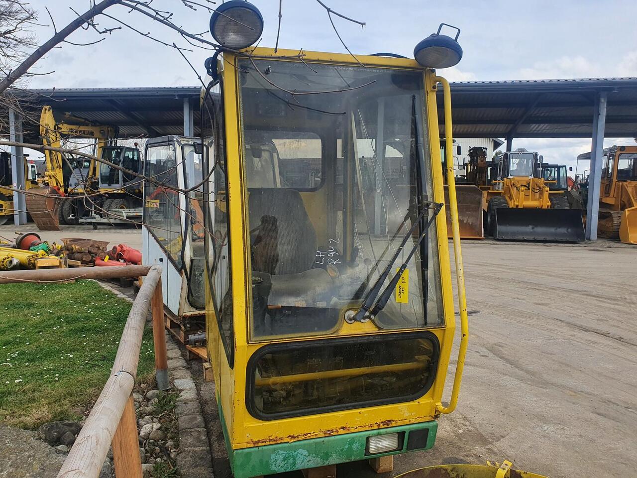 Liebherr R 942 - Кабіна в категорії Гусеничні екскаватори: фото 2 Liebherr R 942 - Кабіна в категорії Гусеничні екскаватори: фото 2