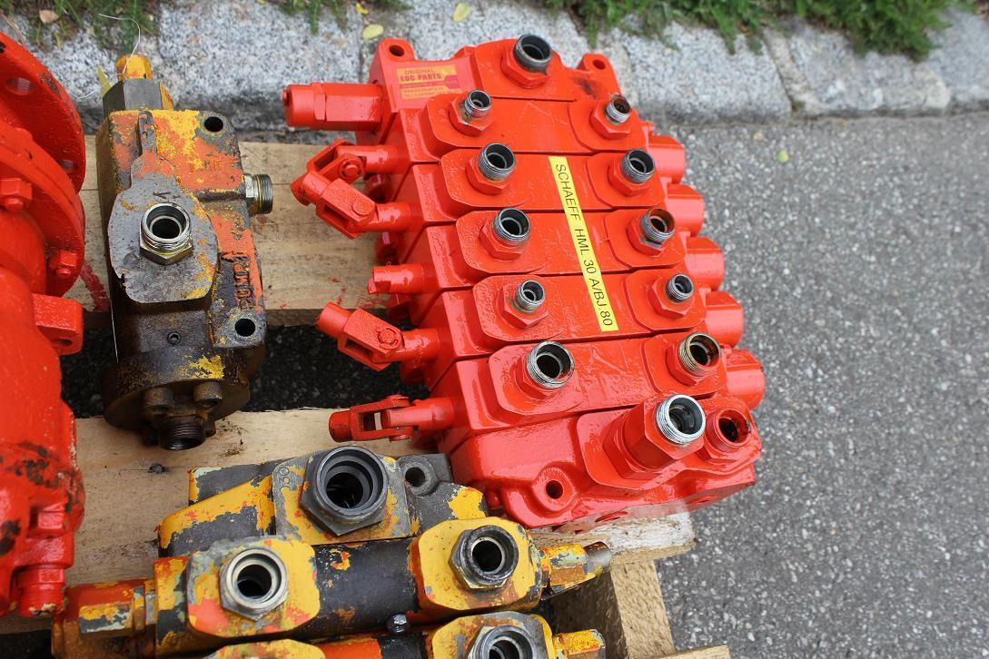 Schaeff HML 30 A - Гідравлічний клапан в категорії Будівельна техніка: фото 5 Schaeff HML 30 A - Гідравлічний клапан в категорії Будівельна техніка: фото 5