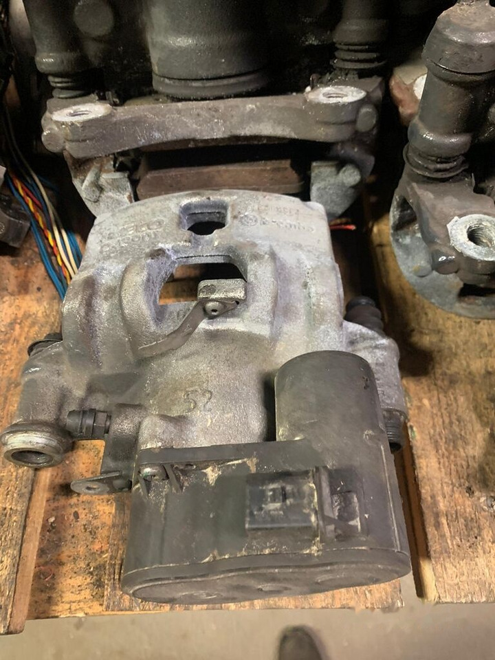 Brembo elektryczne D43901 Iveco Daily prawy, lewy, tył 2019- D43901 - Гальмівний супорт в категорії Вантажівки: фото 5 Brembo elektryczne D43901 Iveco Daily prawy, lewy, tył 2019- D43901 - Гальмівний супорт в категорії Вантажівки: фото 5