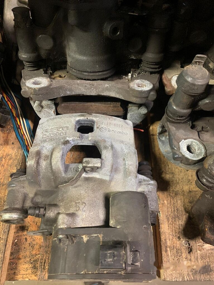 Brembo elektryczne D43901 Iveco Daily prawy, lewy, tył 2019- D43901 - Гальмівний супорт в категорії Вантажівки: фото 1 Brembo elektryczne D43901 Iveco Daily prawy, lewy, tył 2019- D43901 - Гальмівний супорт в категорії Вантажівки: фото 1