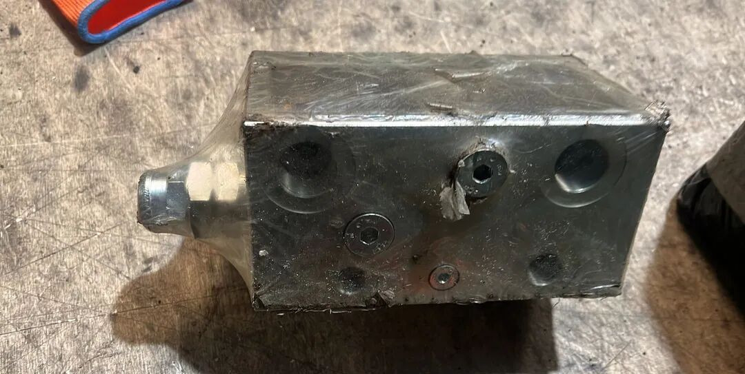 Rexroth Flow Divider R930062425 - Гальмівний клапан в категорії Вантажівки: фото 2 Rexroth Flow Divider R930062425 - Гальмівний клапан в категорії Вантажівки: фото 2