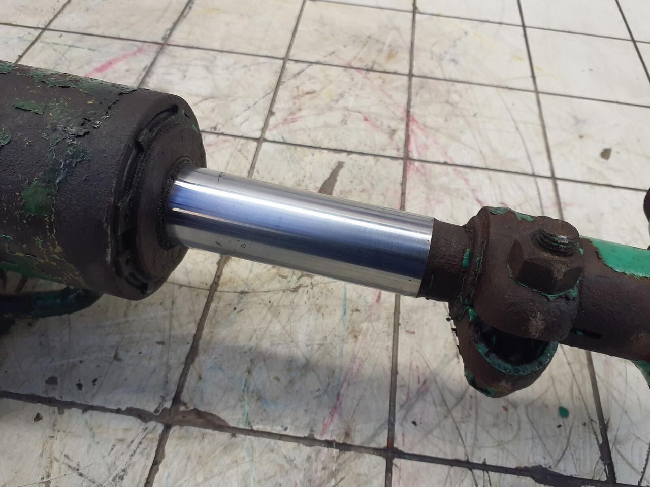 Гідроциліндр в категорії Автокрани FAUN ATF 60-3 axle 3 steering lock cylinder left side: фото 7 Гідроциліндр в категорії Автокрани FAUN ATF 60-3 axle 3 steering lock cylinder left side: фото 7