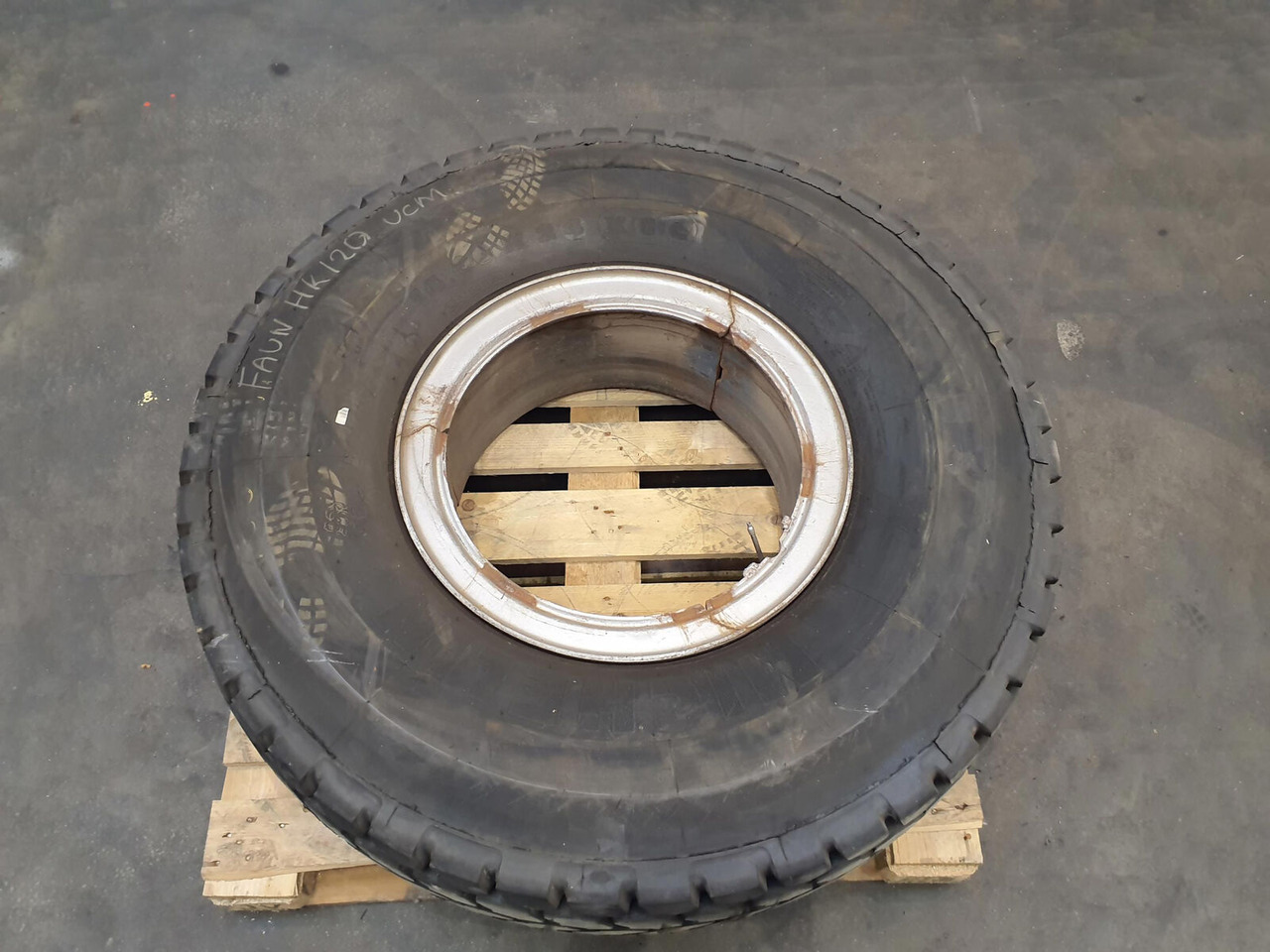 FAUN Wheel 385/95R24 3p - Колесо в категорії Крани: фото 1 FAUN Wheel 385/95R24 3p - Колесо в категорії Крани: фото 1
