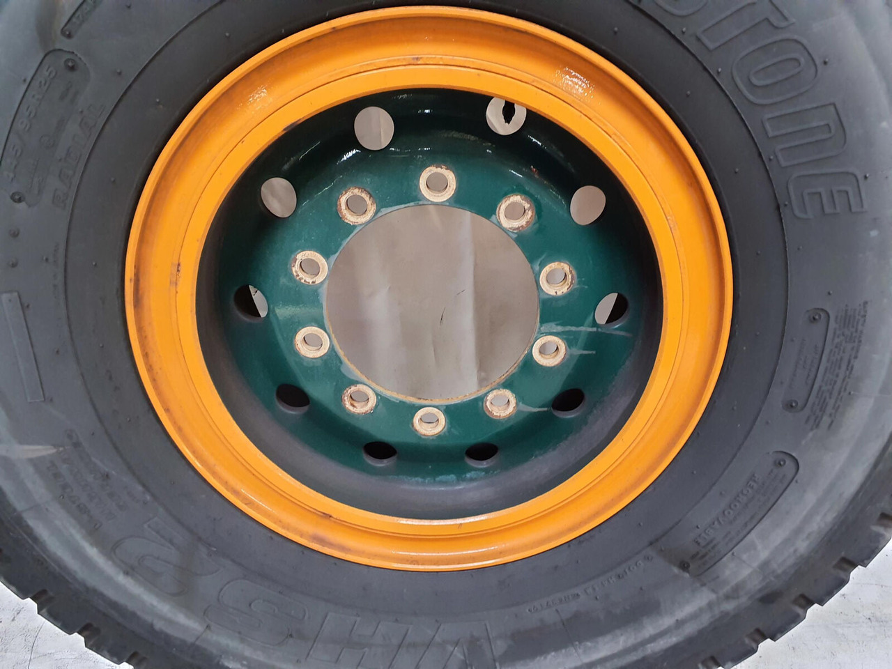FAUN Wheel 445/95R25 10 7.5 3p - Колесо в категорії Крани: фото 2 FAUN Wheel 445/95R25 10 7.5 3p - Колесо в категорії Крани: фото 2