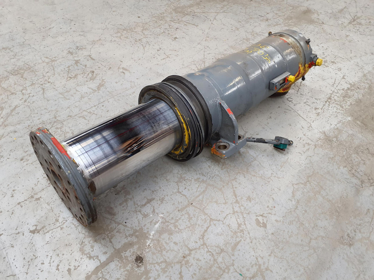 Grove GMK 3050 suspension cylinder - Гідроциліндр в категорії Крани: фото 2 Grove GMK 3050 suspension cylinder - Гідроциліндр в категорії Крани: фото 2