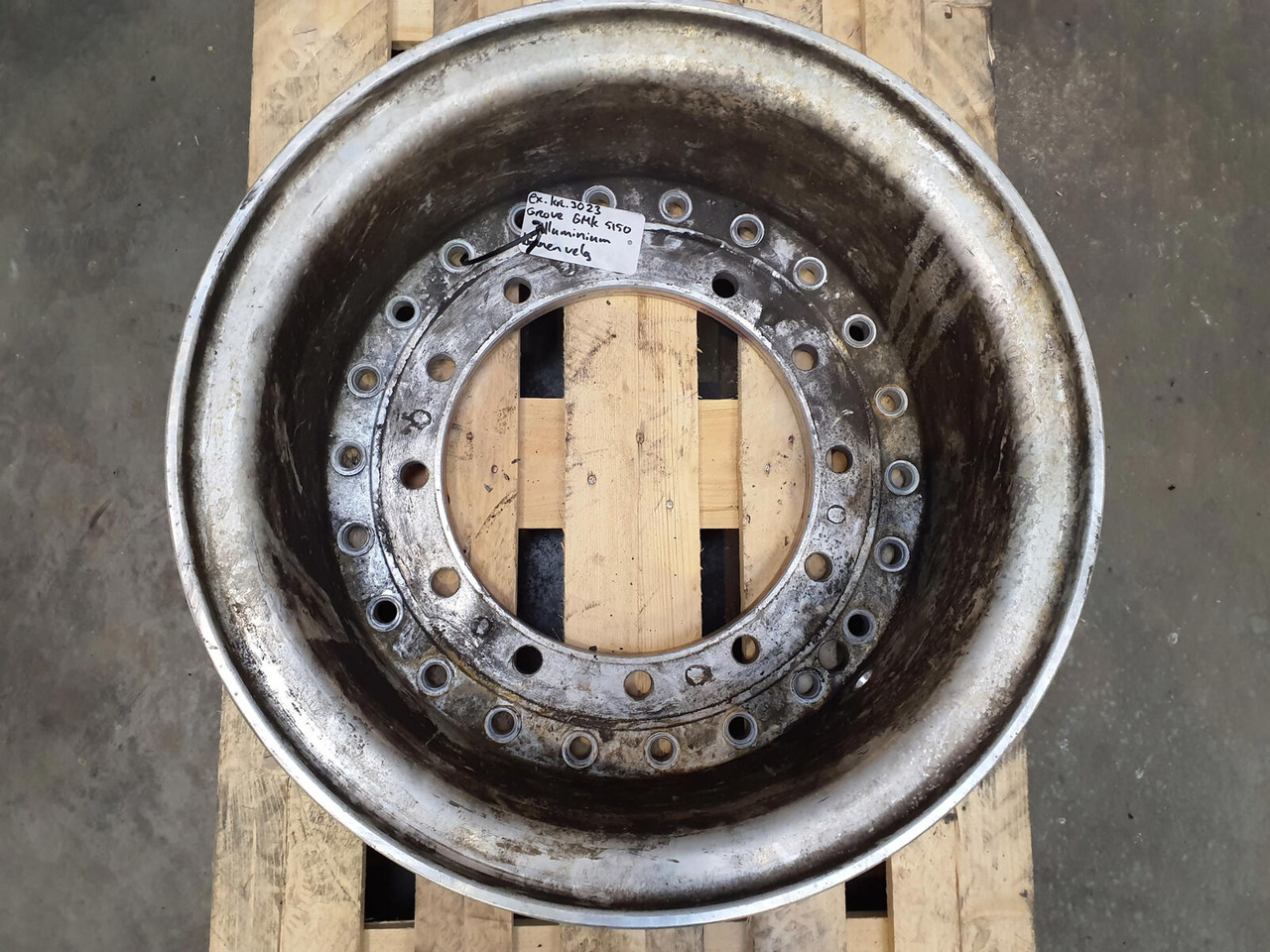 Grove Rear ring 445/95R25 12 8.8 2p Alu - Колісний диск в категорії Крани: фото 2 Grove Rear ring 445/95R25 12 8.8 2p Alu - Колісний диск в категорії Крани: фото 2