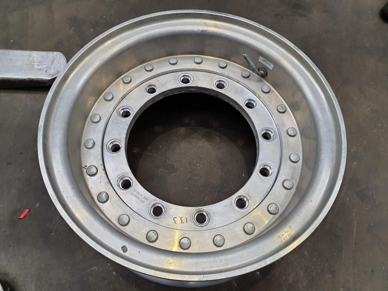 Grove Rim 445/95R25 12 13.3 2p Alu - Колісний диск в категорії Крани: фото 2 Grove Rim 445/95R25 12 13.3 2p Alu - Колісний диск в категорії Крани: фото 2