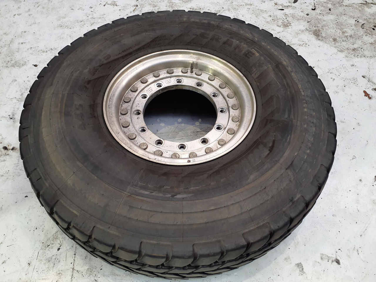 Grove Wheel 445/95R25 12 9 2p alu - Колесо в категорії Крани: фото 3 Grove Wheel 445/95R25 12 9 2p alu - Колесо в категорії Крани: фото 3
