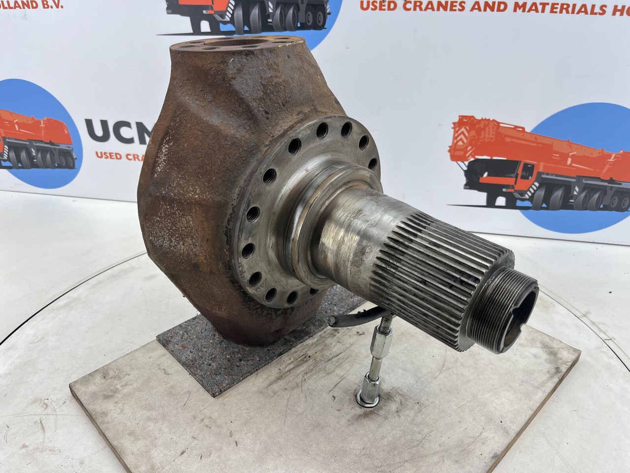 Krupp KMK 5100 Steering knuckle 16 holes axle 1 - Поворотний кулак в категорії Автокрани: фото 3 Krupp KMK 5100 Steering knuckle 16 holes axle 1 - Поворотний кулак в категорії Автокрани: фото 3