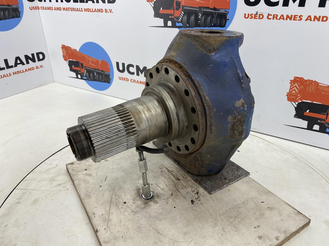 Liebherr LTM 1030-2 Steering knuckle 16 holes axle 2 - Поворотний кулак в категорії Автокрани: фото 1 Liebherr LTM 1030-2 Steering knuckle 16 holes axle 2 - Поворотний кулак в категорії Автокрани: фото 1