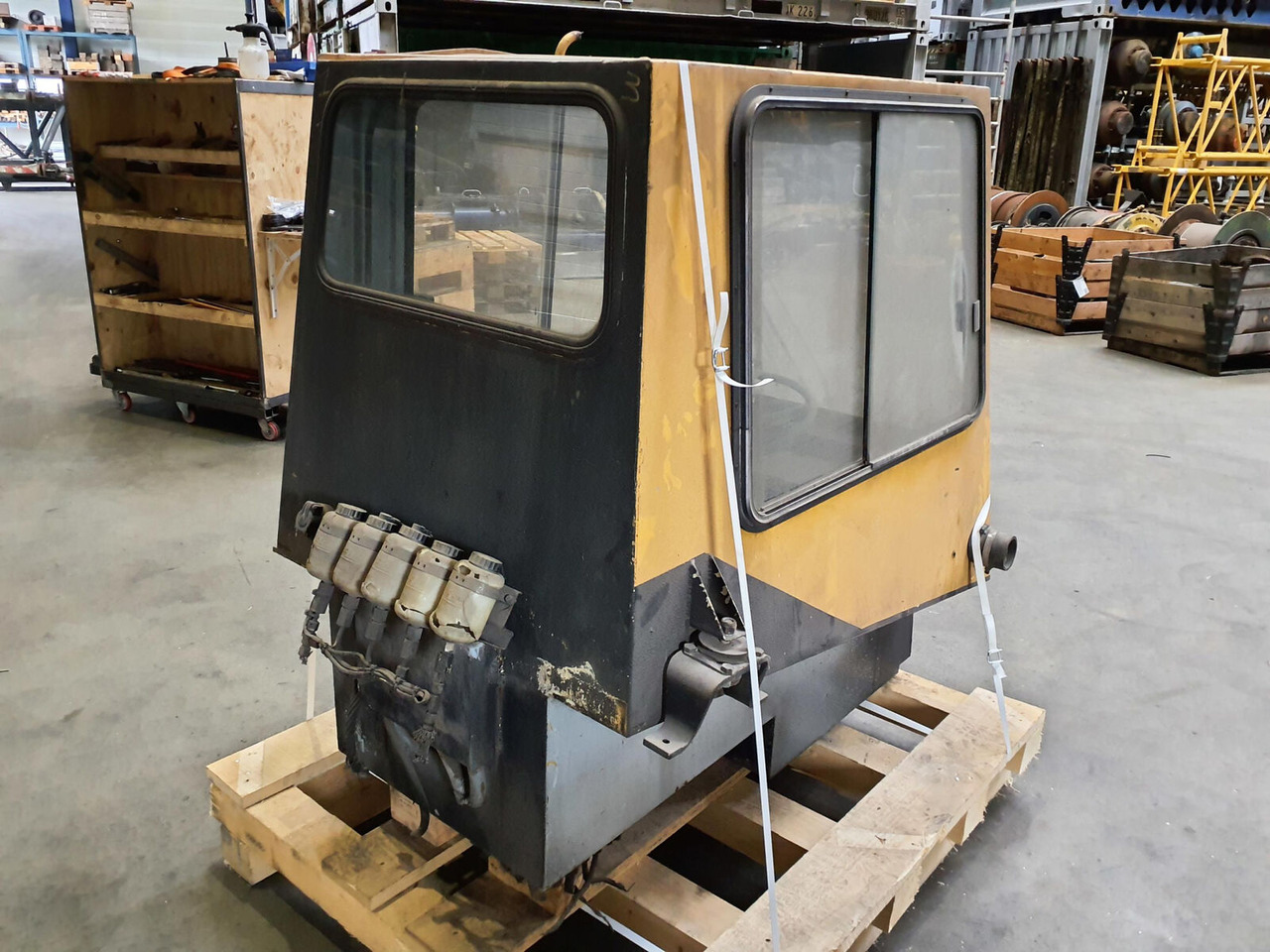 Liebherr LTM 1030 lower cabin - Кабіна в категорії Автокрани: фото 4 Liebherr LTM 1030 lower cabin - Кабіна в категорії Автокрани: фото 4