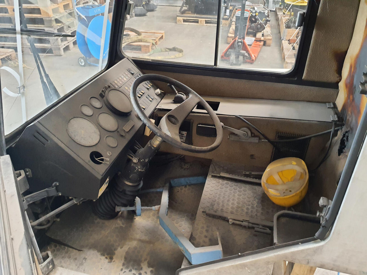 Liebherr LTM 1035/3 lower cabin - Кабіна в категорії Автокрани: фото 5 Liebherr LTM 1035/3 lower cabin - Кабіна в категорії Автокрани: фото 5