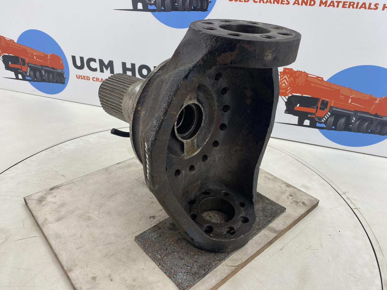 Liebherr LTM 1035 Steering knuckle 16 holes axle 1 - Поворотний кулак в категорії Автокрани: фото 4 Liebherr LTM 1035 Steering knuckle 16 holes axle 1 - Поворотний кулак в категорії Автокрани: фото 4
