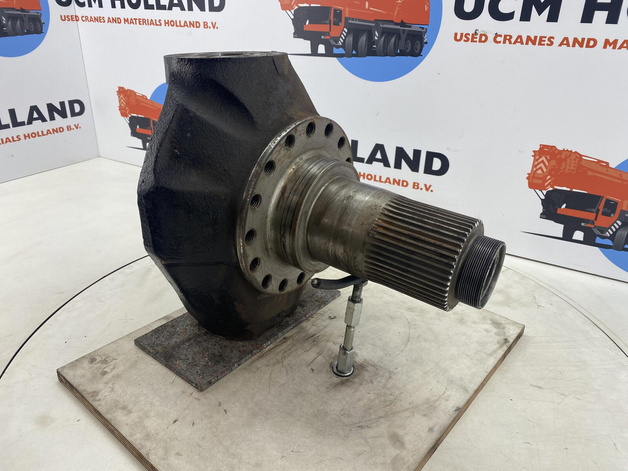 Liebherr LTM 1035 Steering knuckle 16 holes axle 1 - Поворотний кулак в категорії Автокрани: фото 3 Liebherr LTM 1035 Steering knuckle 16 holes axle 1 - Поворотний кулак в категорії Автокрани: фото 3