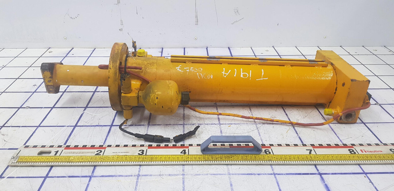 Liebherr LTM 1050-1 ballast extension ram - Гідроциліндр в категорії Автокрани: фото 1 Liebherr LTM 1050-1 ballast extension ram - Гідроциліндр в категорії Автокрани: фото 1