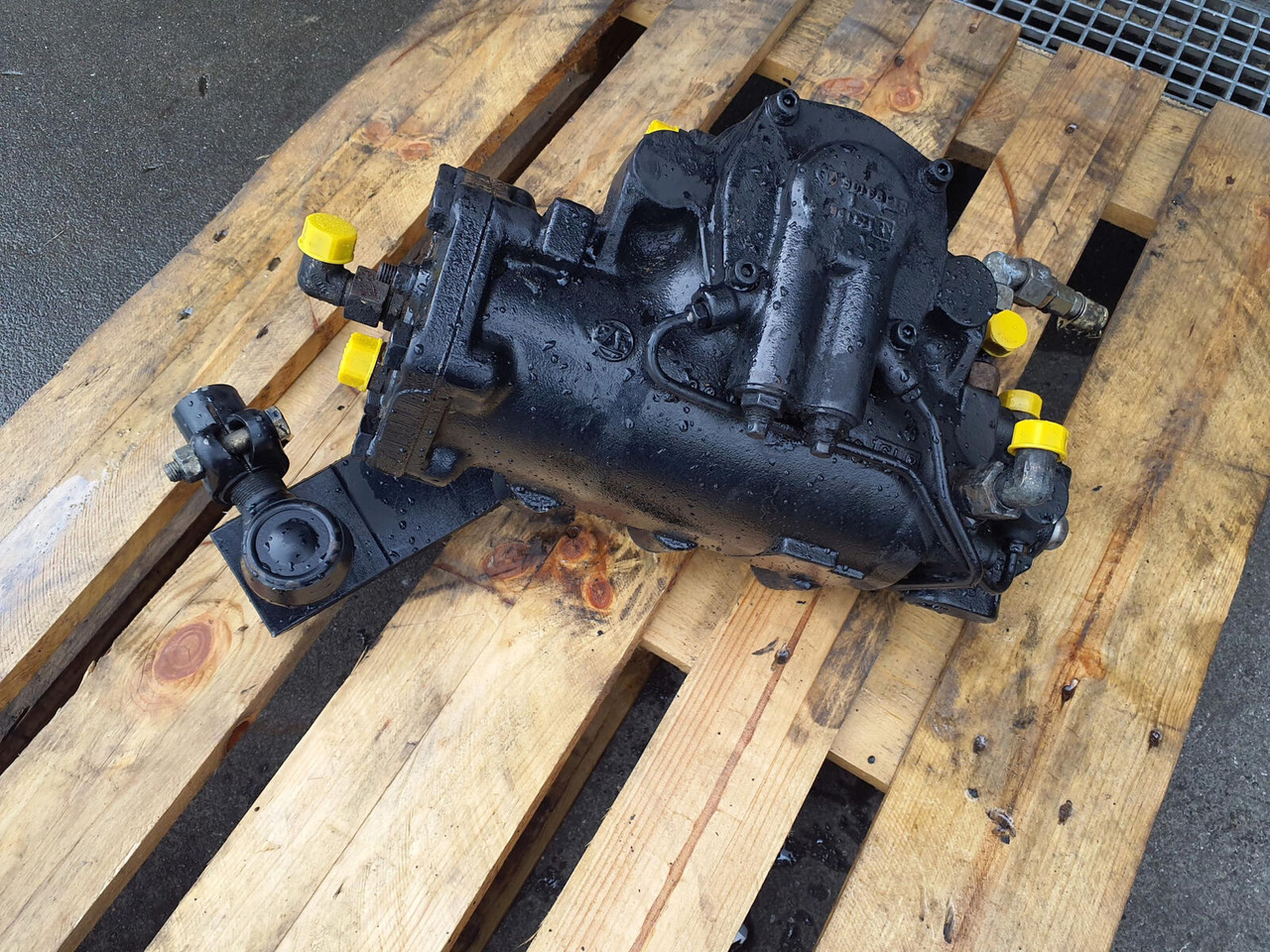 Liebherr LTM 1060-2 steering gear - Рульовий механізм в категорії Автокрани: фото 2 Liebherr LTM 1060-2 steering gear - Рульовий механізм в категорії Автокрани: фото 2