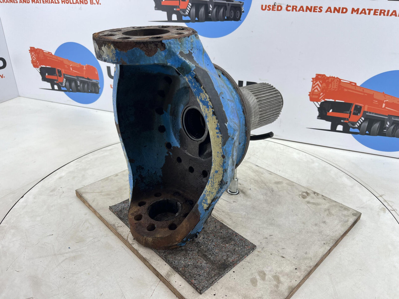 Поворотний кулак в категорії Автокрани Liebherr LTM 1070 Steering knuckle 16 holes axle 4: фото 6