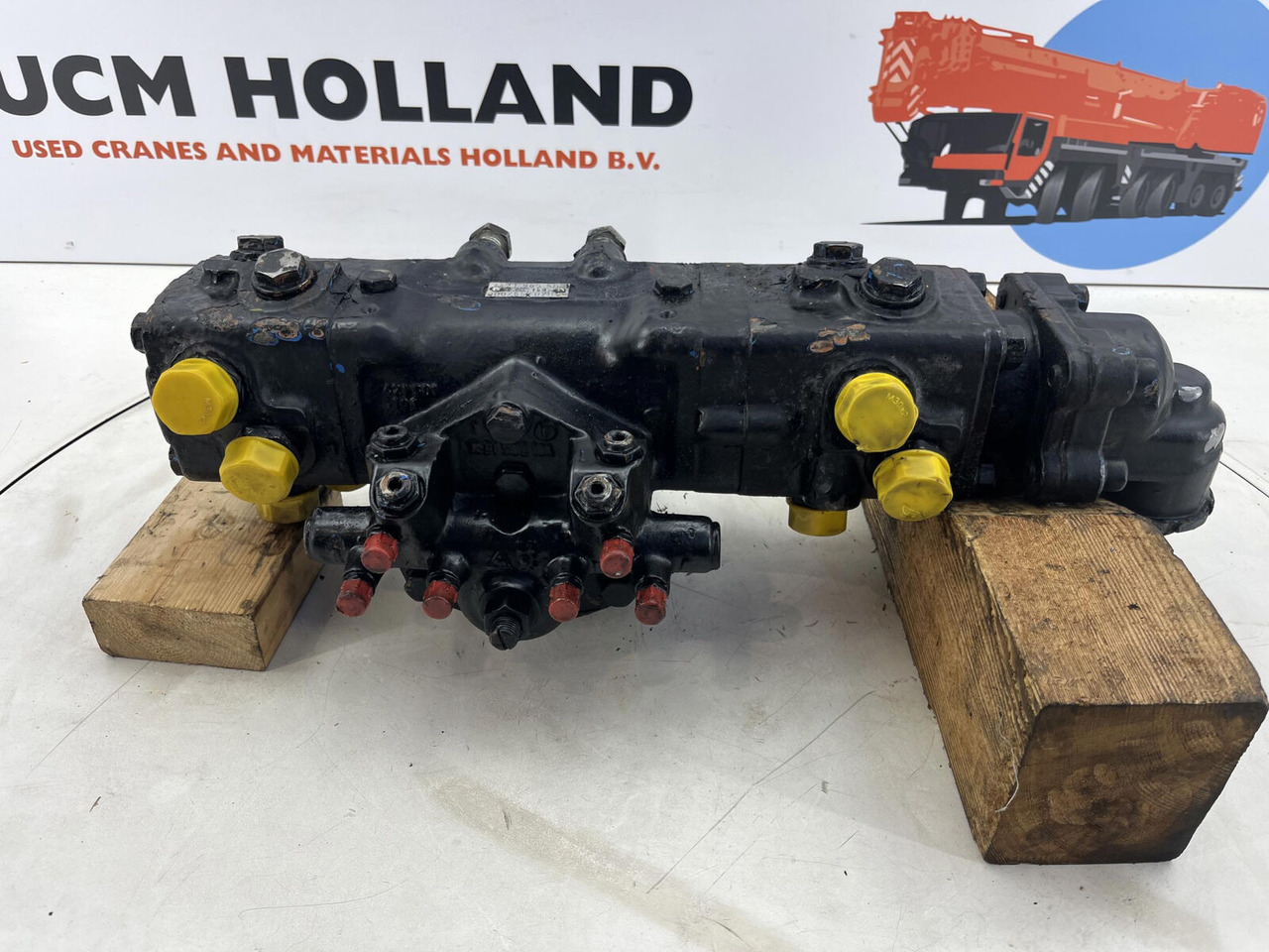 Liebherr LTM 1070 steering box - Рульовий механізм в категорії Автокрани: фото 5 Liebherr LTM 1070 steering box - Рульовий механізм в категорії Автокрани: фото 5