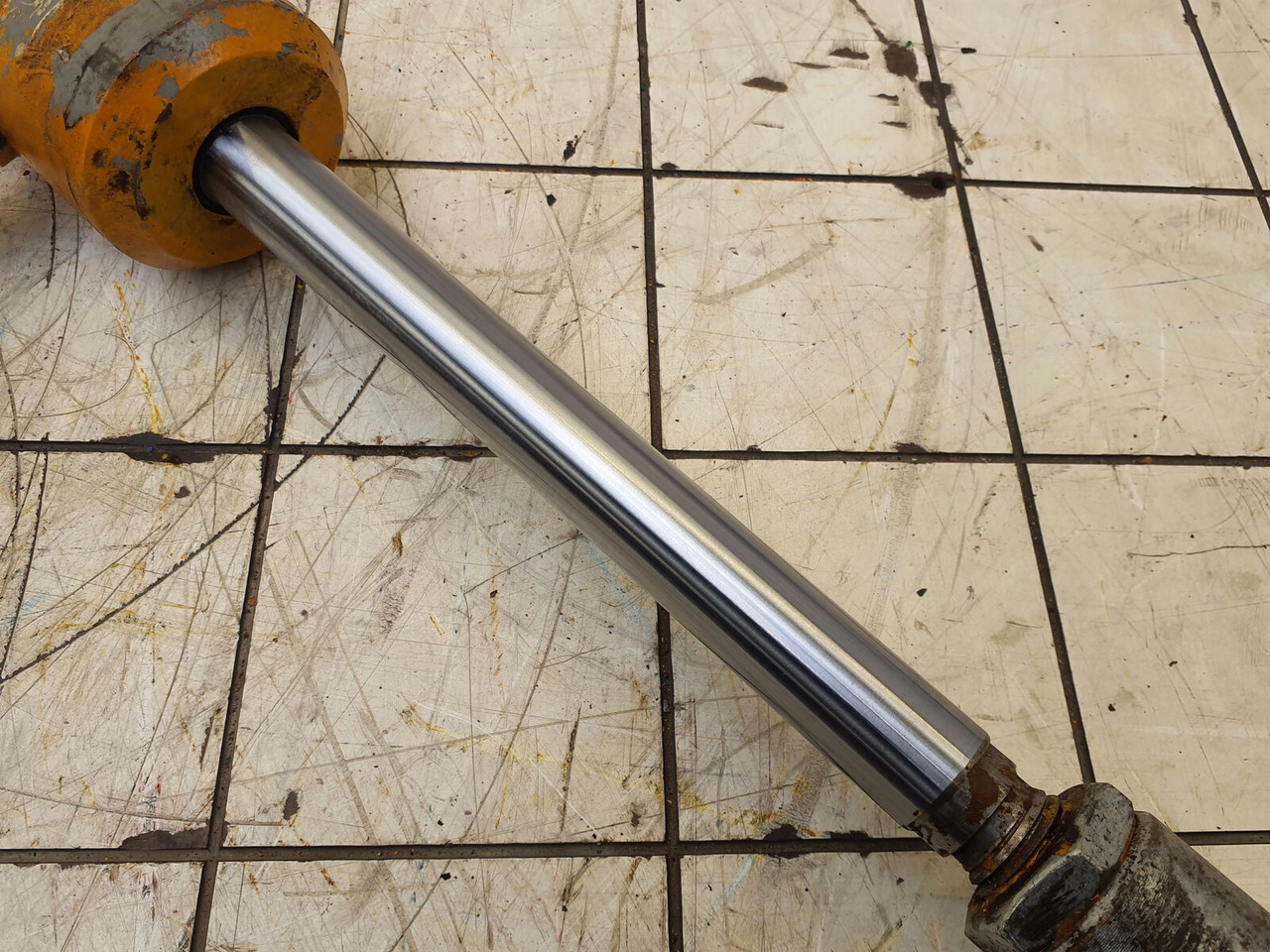 Liebherr LTM 1080-1 cabin tilt cylinder - Гідроциліндр в категорії Автокрани: фото 3 Liebherr LTM 1080-1 cabin tilt cylinder - Гідроциліндр в категорії Автокрани: фото 3