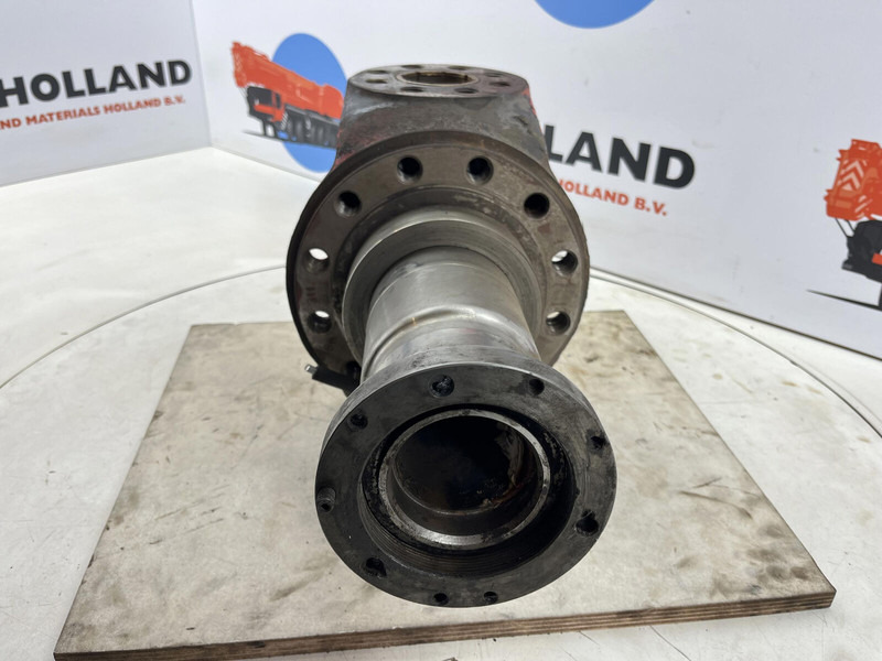Liebherr LTM 1090 Steering knuckle 12 holes axle 3 - Поворотний кулак в категорії Крани: фото 2 Liebherr LTM 1090 Steering knuckle 12 holes axle 3 - Поворотний кулак в категорії Крани: фото 2