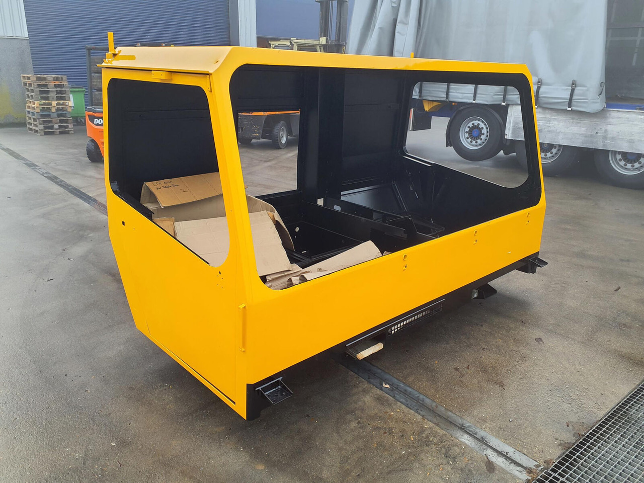 Liebherr LTM 1090 drivers cabin - Кабіна в категорії Автокрани: фото 2 Liebherr LTM 1090 drivers cabin - Кабіна в категорії Автокрани: фото 2