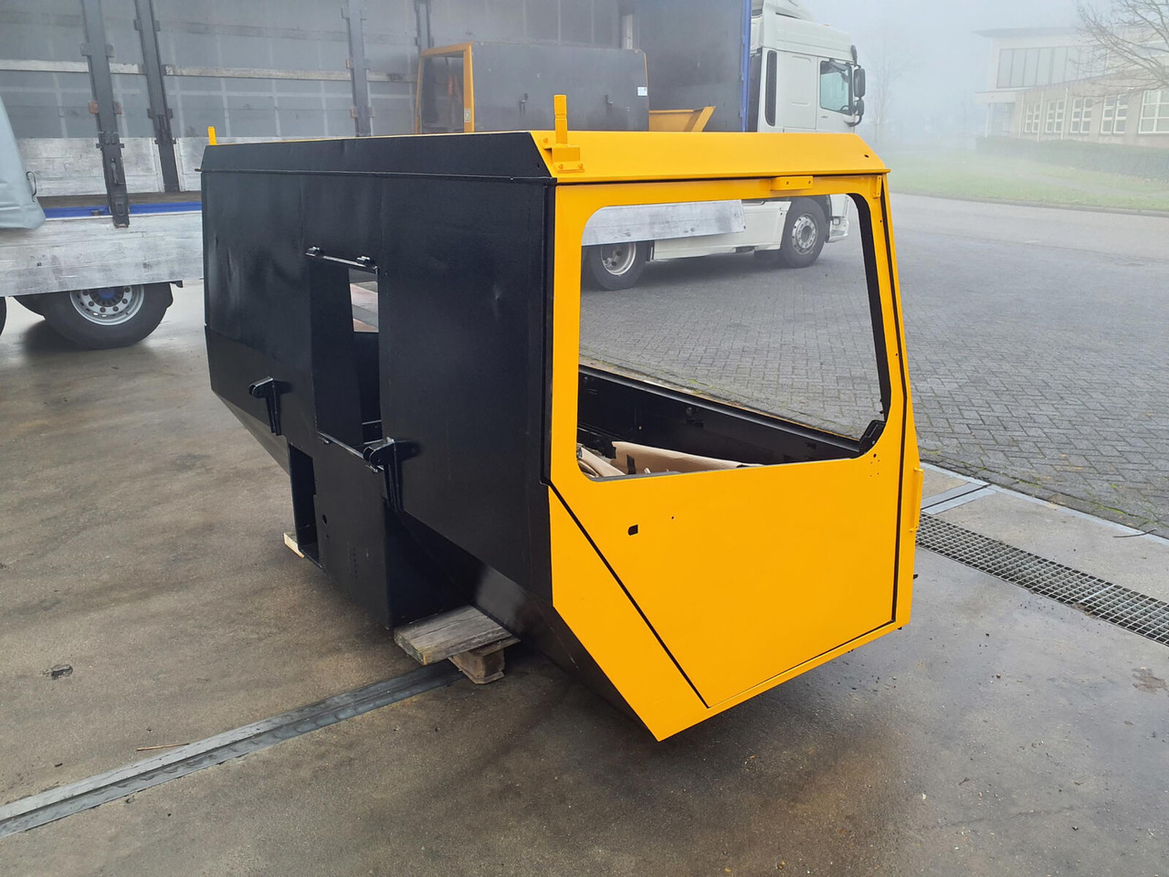 Liebherr LTM 1090 drivers cabin - Кабіна в категорії Автокрани: фото 3 Liebherr LTM 1090 drivers cabin - Кабіна в категорії Автокрани: фото 3