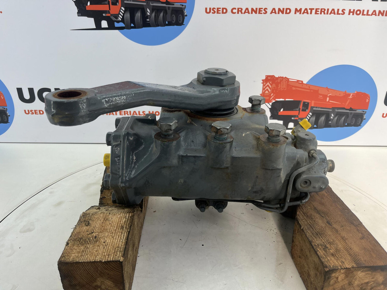 Liebherr LTM 1130-5.1 steering box - Рульовий механізм в категорії Автокрани: фото 3 Liebherr LTM 1130-5.1 steering box - Рульовий механізм в категорії Автокрани: фото 3