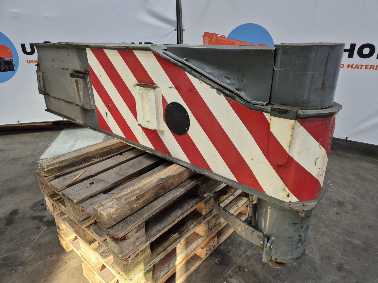 Liebherr LTM 1250-6.1 outriggerbeam rear with support cylinder - Підвіска в категорії Крани: фото 1 Liebherr LTM 1250-6.1 outriggerbeam rear with support cylinder - Підвіска в категорії Крани: фото 1