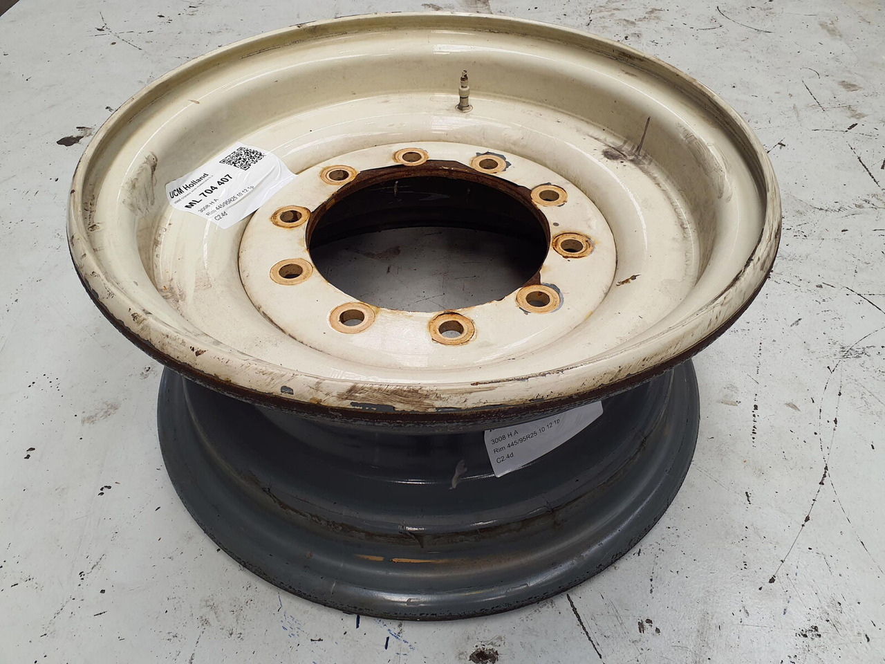 Liebherr Rim 445/95R25 10 12 1p - Колісний диск в категорії Крани: фото 1 Liebherr Rim 445/95R25 10 12 1p - Колісний диск в категорії Крани: фото 1