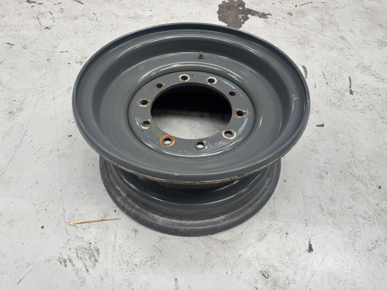 Liebherr Rim 445/95R25 10 12 1p - Колісний диск в категорії Крани: фото 1 Liebherr Rim 445/95R25 10 12 1p - Колісний диск в категорії Крани: фото 1