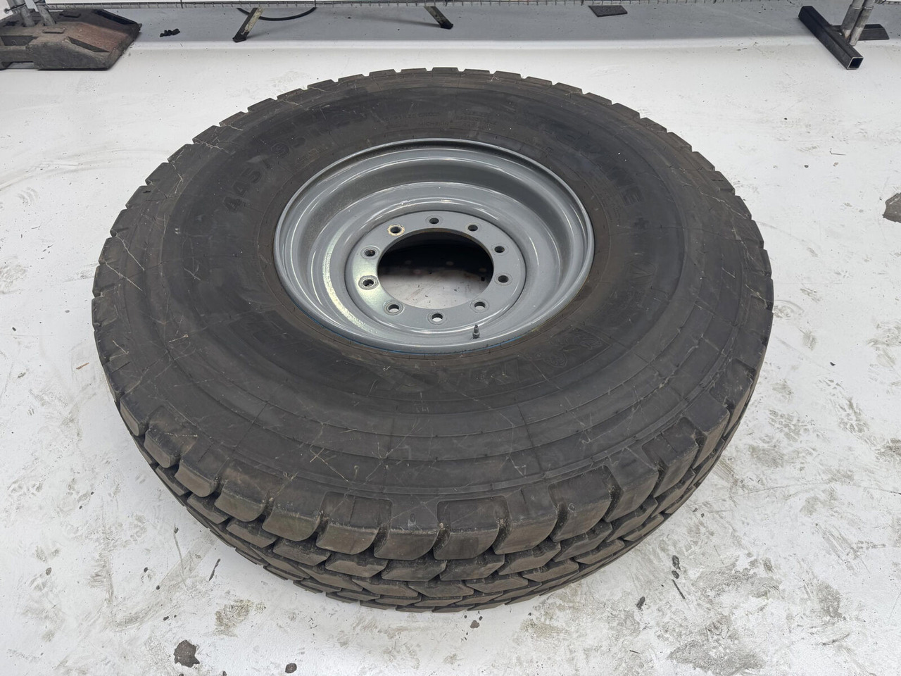 Liebherr Wheel 445/95 R25 10 12 1p - Колесо в категорії Крани: фото 1 Liebherr Wheel 445/95 R25 10 12 1p - Колесо в категорії Крани: фото 1