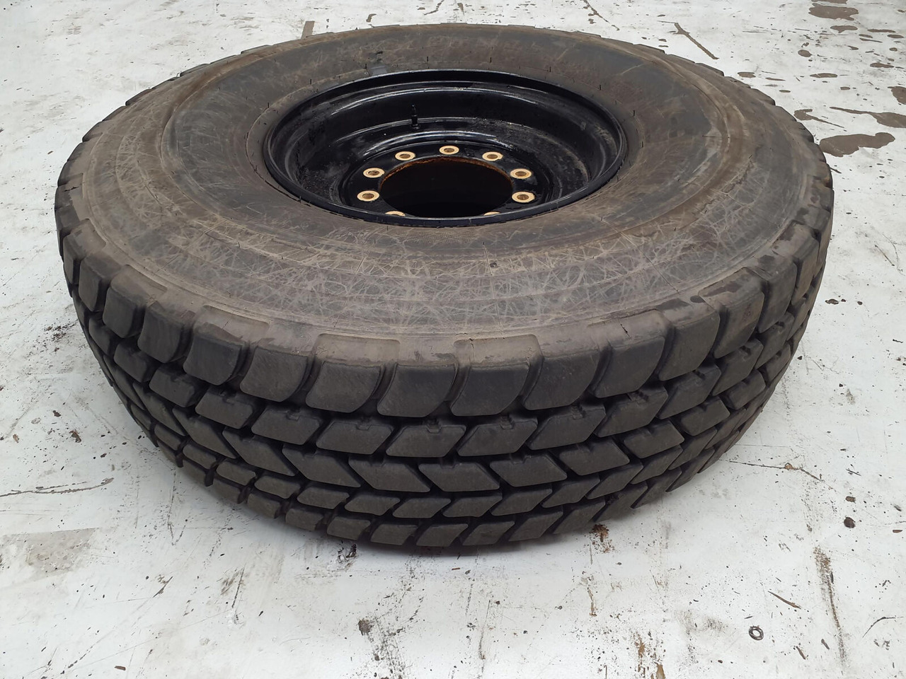 Liebherr Wheel 445/95R25 10 12 1p - Колесо в категорії Крани: фото 1 Liebherr Wheel 445/95R25 10 12 1p - Колесо в категорії Крани: фото 1