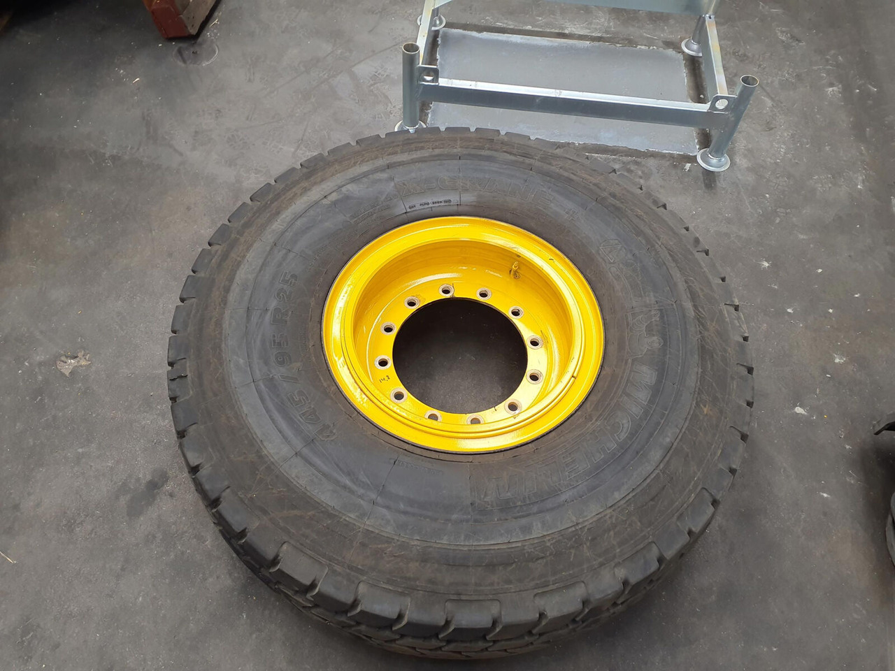 Michelin Wheel 445/95R25 12 14.8 3p - Колесо в категорії Крани: фото 1 Michelin Wheel 445/95R25 12 14.8 3p - Колесо в категорії Крани: фото 1