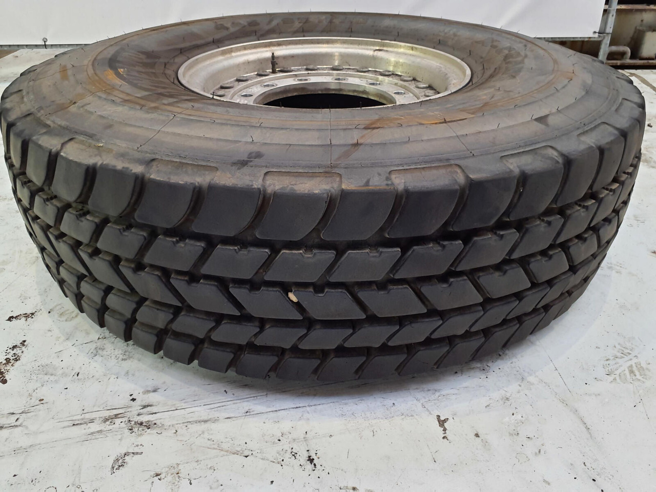 Michelin Wheel 445/95R25 12 9 2p alu - Колесо в категорії Крани: фото 1 Michelin Wheel 445/95R25 12 9 2p alu - Колесо в категорії Крани: фото 1